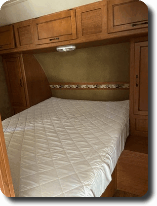 b4 queen bed